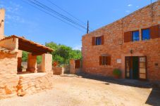 Domaine à Es Llombards - Can Cova 413 finca rustique avec piscine privée, terrasse, climatisation et WiFi