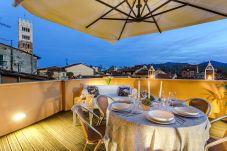 Appartement à Lucques -  Vues époustouflantes sur Lucca depuis une spacieuse terrasse meublée à l'intérieur des murs