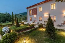 Villa à Lucques - VILLA REGINA, 4 bedrooms and a luxury style among the vineyards by Lucca Town