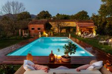 Villa à Capannori - Villa Lorena, a Family Vintage Home with Indoor Pool, Air Conditioning, Outdoor Pool, Fitness Room & Wifi