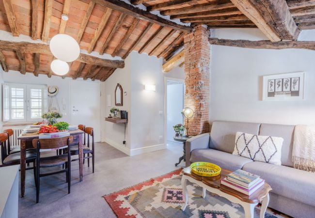  à Lucca - Casa Ledesma, modern apartment for 4 guests with balcony inside the walls of Lucca