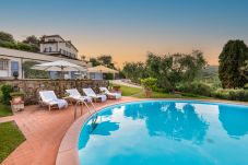 Villa à Lucques - Fairytale Farmhouse Villa with Views and Pool