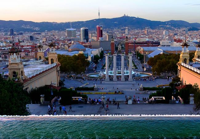 MARQUES, moderno piso renovado de 4 dormitorios en alquiler por días en Barcelona centro ...