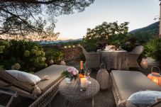 Villa a Capannori - FRANTOIO a Romantic Farmhouse Apartment with Terrace and Views