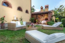 Villa a Uzzano - ROSYABATE COTTAGE with Private Garden and views between Lucca and Pistoia