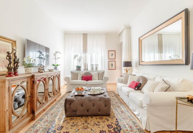  a Lucca - 2 bedrooms, Terrace and Private Parking in Lucca