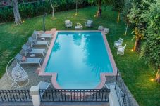 Villa a Lucca - Villa Buonamici, a Luxury Villa with Pool in a walking distance from Lucca