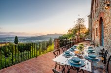 Villa a Lucca - Villa Alice, panoramic stone farmhouse to sleep 10 with pool in Lucca