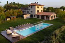 Villa a Orentano - Villa del Nonno, Luxury Tuscan Farmhouse with Private Pool close to Lucca, Pisa and Florence