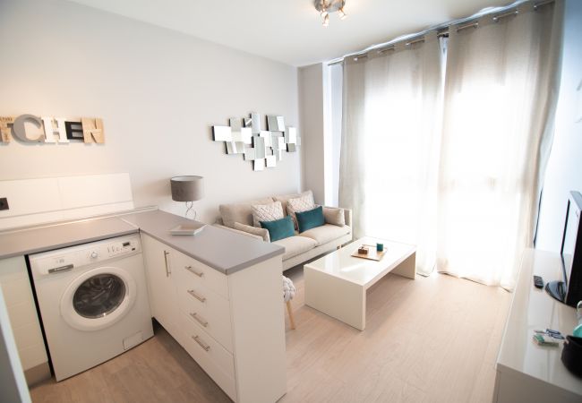 Apartamento em Madrid - M (JMC 5) APARTMENT 1 ROOM 2 PAX PARKING BERNABEU STADIUM - MADRID BUSINESS CENTER