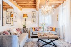 Villa em Pieve di Compito - Villa Aperitivo, Romantic and Panoramic Stone Farmhouse with Private Swimming Pool on the Hills of Lucca close to Lucca, Pisa and the Compitese area