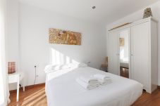 Apartamento em Barcelona - Private terrace, 3 bedrooms, 2 bathrooms, central Barcelona