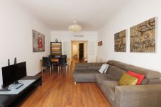 Apartamento em Barcelona - Private terrace, 3 bedrooms, 2 bathrooms, central Barcelona