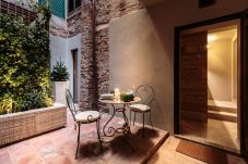 Apartment in Lucca - THE SMART LUCCA APARTMENT SUITE inside the Walls