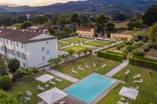 Villa in Capannori - Air Conditioned 10 Bedrooms Luxury Villa and Pool in Lucca