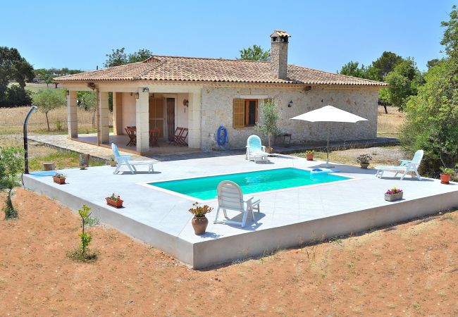  на Llubi - Son Bernat 137 acogedora finca en la naturaleza con piscina privada, terraza, jardín y WiFi