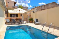 Дом на Buger - Ca n'Aina Canta 064 acogedora casa de pueblo con piscina privada, terraza, barbacoa y aire acondicionado