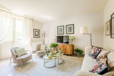 Апартаменты на Lucca - Comfortable Convenient Apartment with Garden Views