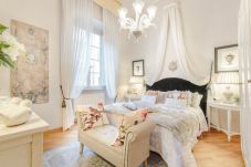 Апартаменты на Lucca - Romantic LUCCA apartment With View Over a Church