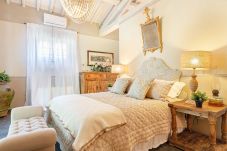 Вилла на Pescia - Romantic and Luxury COTTAGE NANNI with Pool