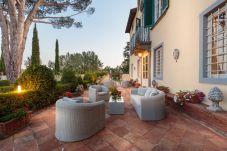 Вилла на Lucca - RENAISSANCE WINERY VILLA AMONG THE VINEYARDS, 9 BEDROOMS, 7 BATHS, WIFI, AIR CON