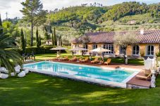 Вилла на Lucca - Villa Petra - Luxury Wine Estate Villa Framed Among Lucca' Hills