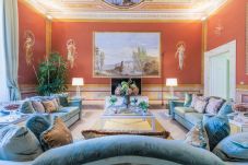 Апартаменты на Lucca - Grand 3 bedrooms Apartment with elevator inside the walls of Lucca