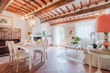 Апартаменты на Monte San quirico - Elisa Farmhouse Apartment in Wine Resort in Lucca