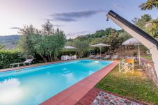 Вилла на Lucca - Villa Dondolino, a Stylish Farmhouse with Private Pool close to Lucca and the Beach