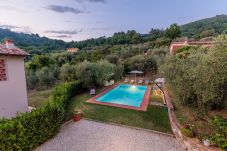 Вилла на Lucca - Villa Dondolino, a Stylish Farmhouse with Private Pool close to Lucca and the Beach