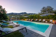 Апартаменты на San Gennaro - Casa Santo, a sweet country apartment with pool on the hills of Lucca 