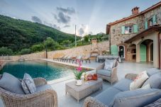 Вилла на Pescaglia - Villa Grema, a Farmhouse with Private Infinity Pool between Lucca and the Beach