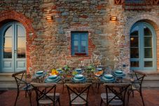 Вилла на Lucca - Villa Alice, panoramic stone farmhouse to sleep 10 with pool in Lucca