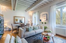 Апартаменты на Lucca - GARDEN VISTA Charming 2 Bedrooms 2 Bathrooms Apartment inside the Walls of Lucca