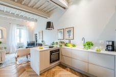 Апартаменты на Lucca - GARDEN VISTA Charming 2 Bedrooms 2 Bathrooms Apartment inside the Walls of Lucca