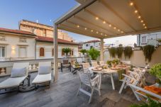 Апартаменты на Viareggio - Beachfront 3 Bedrooms Apartment with Terrace in Viareggio