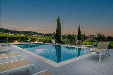 Lägenhet i Monte San quirico - One Bedroom Farmhouse Apartment with shared Pool in Fattoria Sardi Wine Resort in Lucca