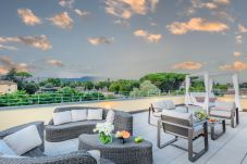 Lägenhet i Lucca - Modern Panoramic Loft with Terrace, Elevator, Parking