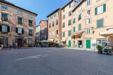 公寓 在 Lucca - ARIAS APARTMENT in the iconic Piazza San Michele