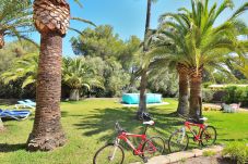 Townhouse 在 Cala Murada - Casa Jardin 192 acogedora casa con piscina, gran zona exterior, barbacoa y bicicletas