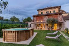 别墅 在 Lucca - Charming City-Centre Farmhouse with Private Pool in Lucca